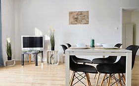 Apartstars - Zelwerowicza 11